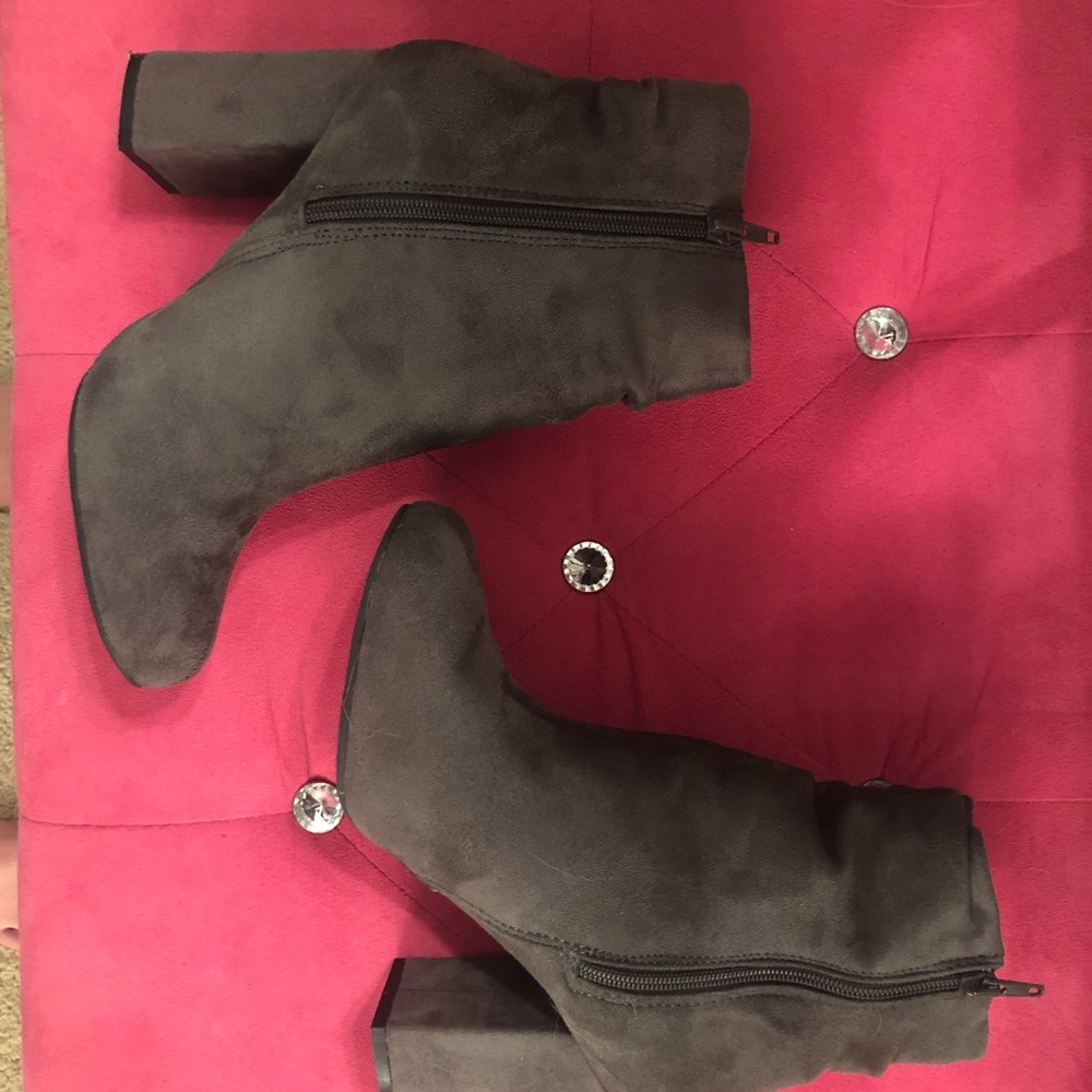Grey women’s boots